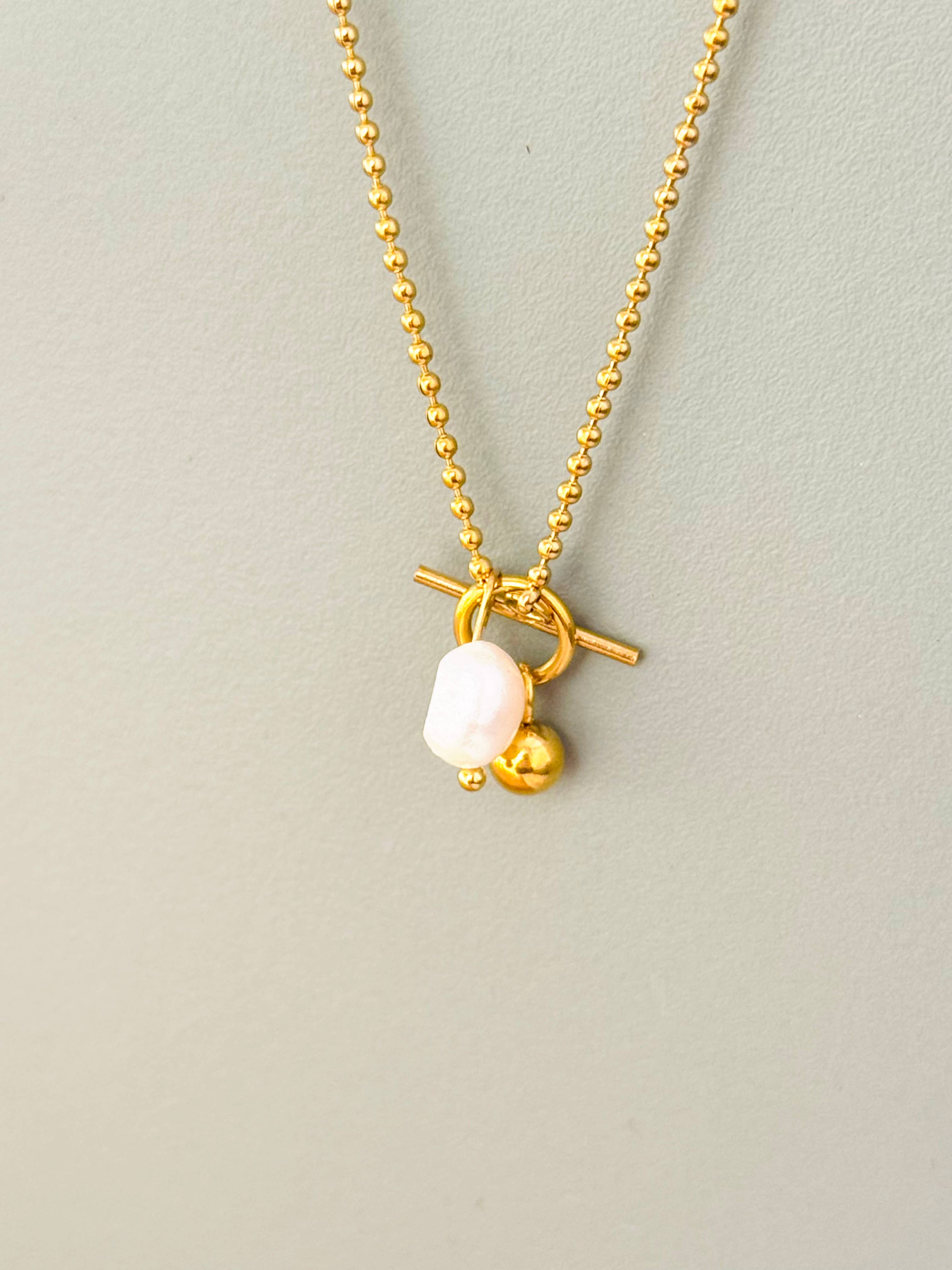 Irma Charm Necklace w Pearl